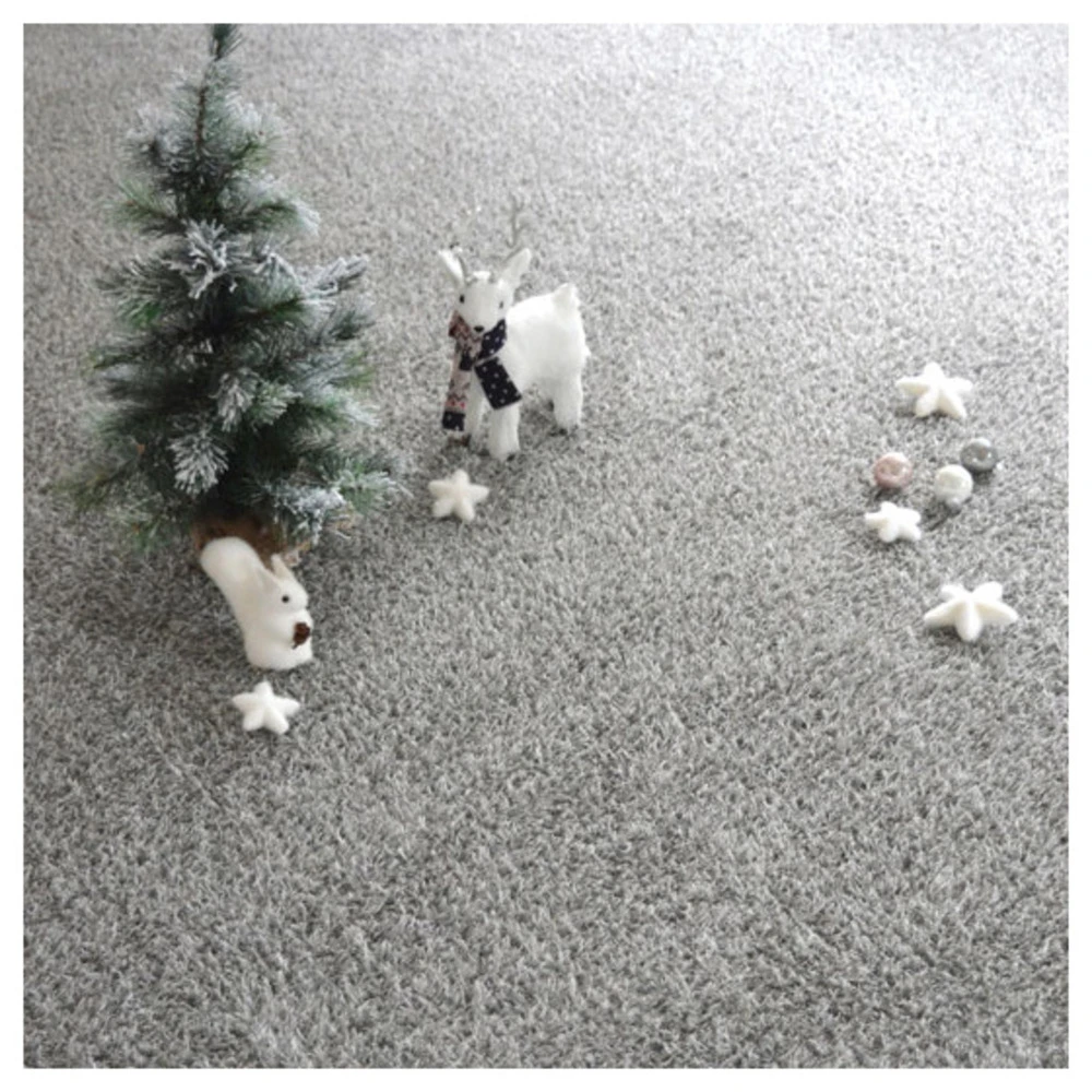 Gazon Synthétique Happy Party - Couleur Gris Clair - Classé Feu - 20mm - 1m X 8m 7 Gazon Synthétique Happy Party - Couleur Gris Clair - Classé Feu - 20mm - 1m X 8m – Image 5